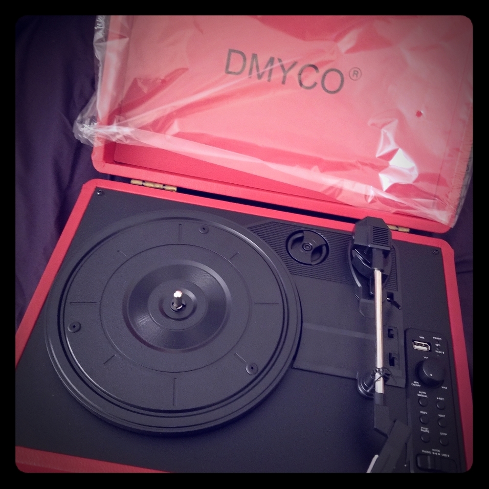 Suitcase Turntable